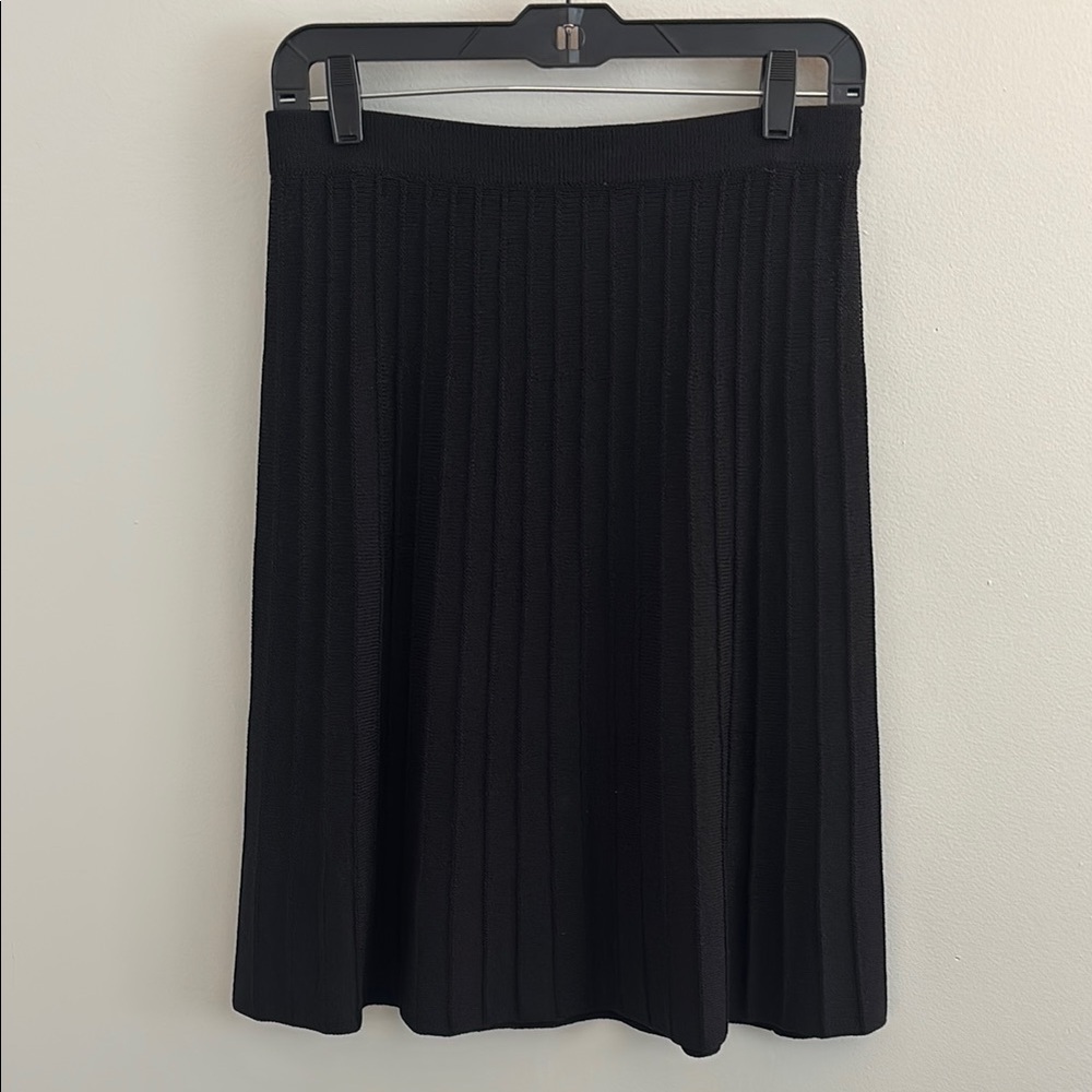 St. John Black Pleated A-Line Skirt for Work